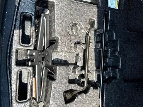 Used 2025 Toyota Camry image 30