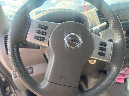 Used 2014 Nissan Frontier SV w/ SV Value Truck Package RWD image 10