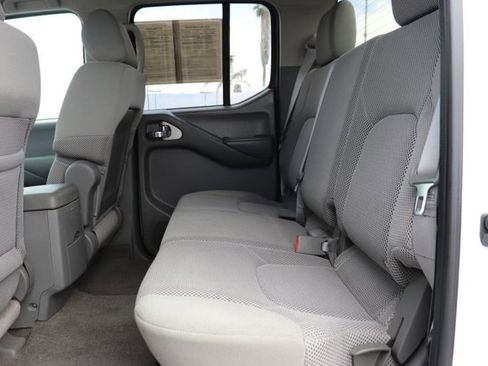 Used 2009 Nissan Frontier SE w/ SE Value Truck Pkg RWD image 13