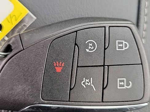 Used 2025 Buick Enclave Avenir image 32