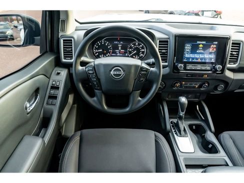 Used 2023 Nissan Frontier SV image 18