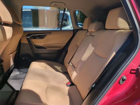 Used 2022 Toyota RAV4 LE image 13