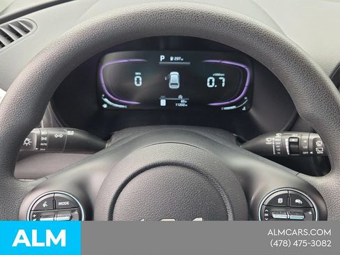 Used 2025 Kia Soul LX w/ LX Technology Package FWD image 21