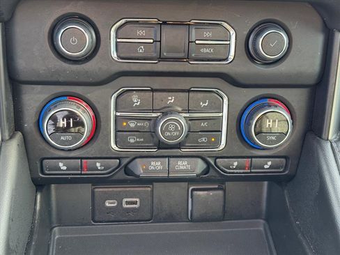 Used 2022 Chevrolet Suburban Z71 w/ Z71 Off-Road Package image 23