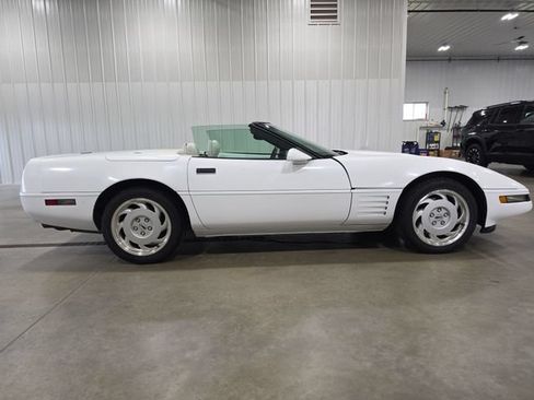 Used 1992 Chevrolet Corvette Convertible RWD image 9