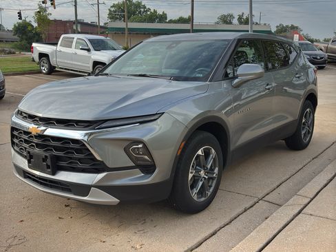 Used 2025 Chevrolet Blazer LT AWD/4WD image 4