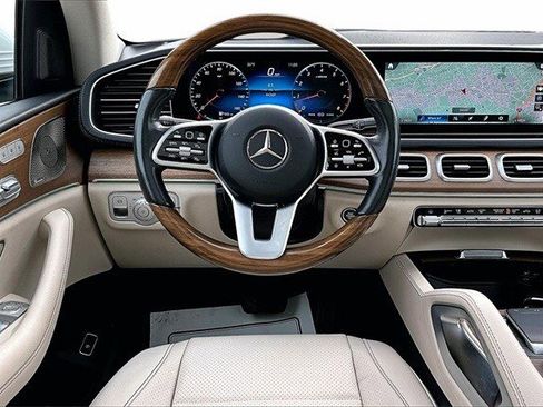 Certified 2022 Mercedes-Benz GLS 450 4MATIC image 11