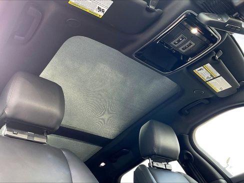 Used 2025 Land Rover Range Rover Velar S AWD/4WD image 13