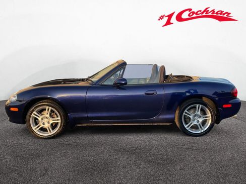 Used 2004 MAZDA MX-5 Miata w/ Convenience Pkg RWD image 16