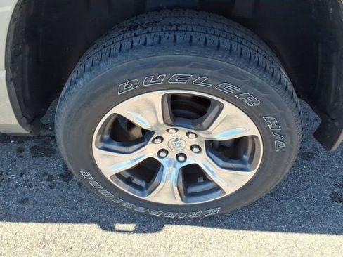 Used 2023 RAM 1500 Laramie AWD/4WD image 5