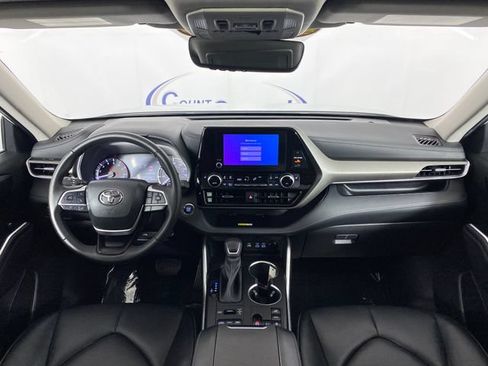 Used 2023 Toyota Highlander XLE AWD/4WD image 15
