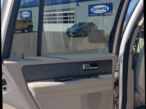 Used 2007 Ford Expedition XLT AWD/4WD image 16