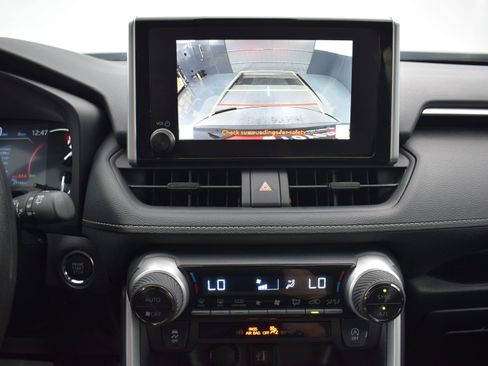 Used 2025 Toyota RAV4 XLE FWD image 15