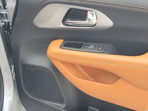 New 2026 Chrysler Pacifica Pinnacle image 46