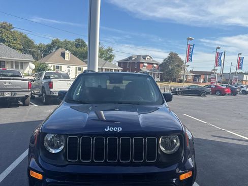 Used 2021 Jeep Renegade Latitude w/ Sun & Sound Group FWD image 2