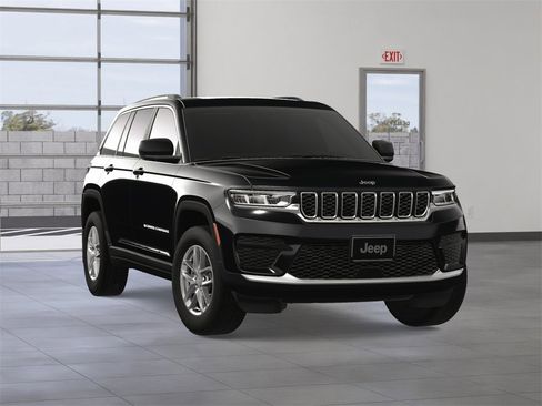 New 2025 Jeep Grand Cherokee Laredo X image 8
