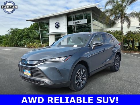 Used 2021 Toyota Venza LE image 1