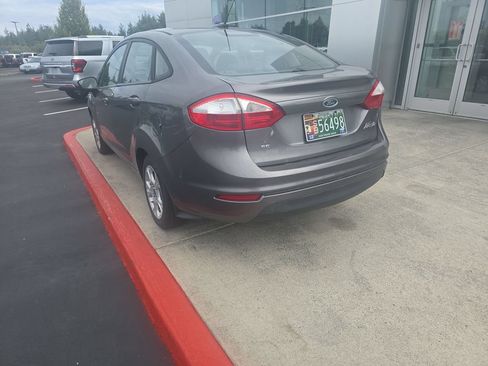 Used 2014 Ford Fiesta SE FWD image 2