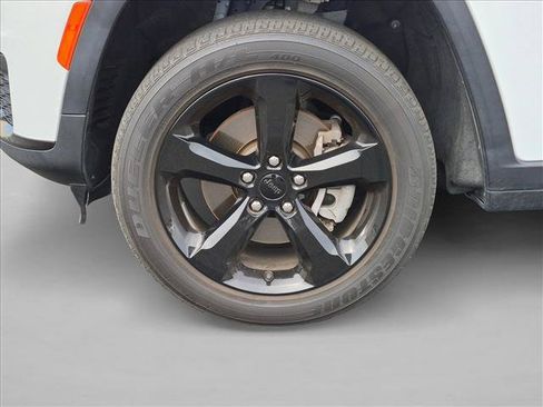 Used 2023 Jeep Grand Cherokee L Laredo RWD image 14