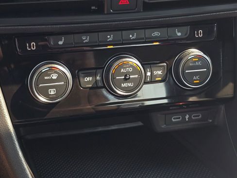 Used 2024 Volkswagen Jetta SE image 31