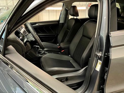Used 2024 Volkswagen Tiguan SE image 26