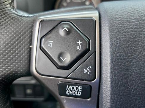 Used 2018 Toyota Tacoma SR5 RWD image 23