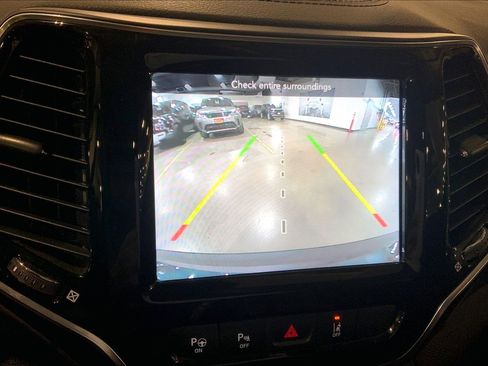 Used 2021 Jeep Cherokee Limited image 26