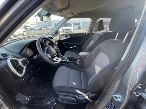 Used 2025 Kia Soul LX w/ LX Technology Package image 27