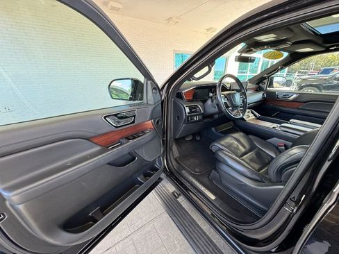 Used 2023 Lincoln Navigator L Reserve image 13