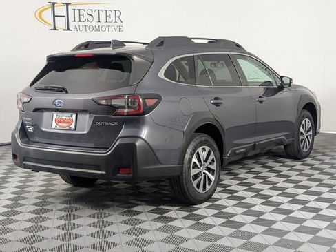 Used 2023 Subaru Outback Premium AWD/4WD image 7