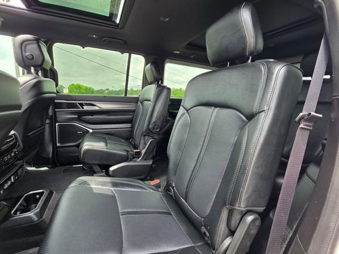 Used 2025 Jeep Wagoneer Series II w/ Convenience Group I AWD/4WD image 32