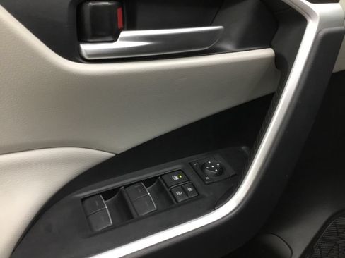 Used 2025 Toyota RAV4 XLE AWD/4WD image 7
