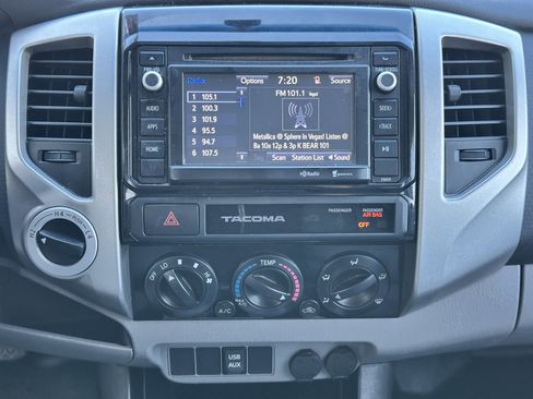 Used 2015 Toyota Tacoma w/ SR5 Package image 31