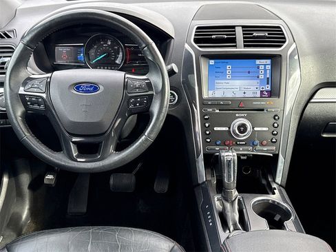 Used 2017 Ford Explorer Sport image 18