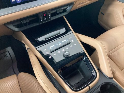 Certified 2024 Porsche Cayenne image 12