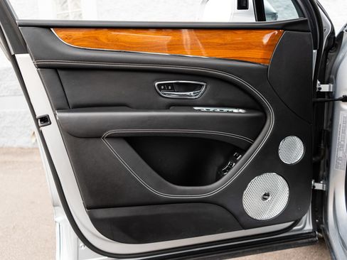 Certified 2023 Bentley Bentayga AWD/4WD image 23