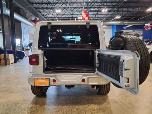 Used 2023 Jeep Wrangler Altitude image 11