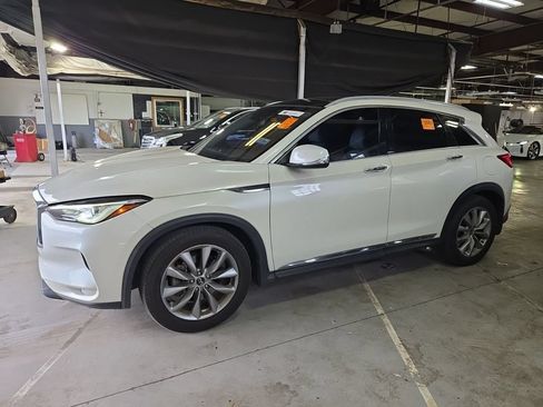 Used 2019 INFINITI QX50 Luxe w/ Navigation Package FWD image 7