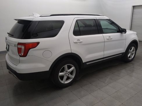 Used 2016 Ford Explorer XLT w/ Equipment Group 202A AWD/4WD image 10