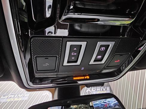Used 2015 Land Rover Range Rover Supercharged AWD/4WD image 28