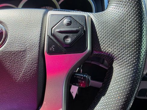 Used 2015 Toyota Tacoma 4x4 Double Cab w/ TRD Off-Road Package image 20