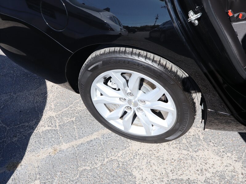 Used 2016 Chevrolet Impala LT FWD image 9