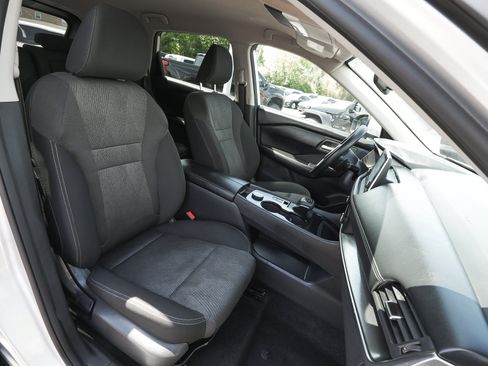 Used 2024 Nissan Rogue SV AWD/4WD image 37