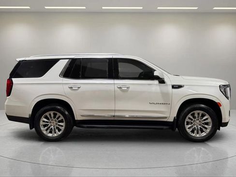 Used 2022 GMC Yukon SLT w/ SLT Luxury Package AWD/4WD image 2