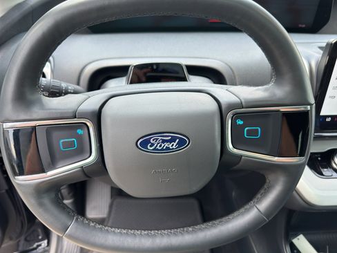 Used 2025 Ford Expedition Active AWD/4WD image 23