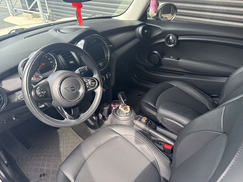 Used 2021 MINI Cooper 2-Door Hardtop FWD image 4