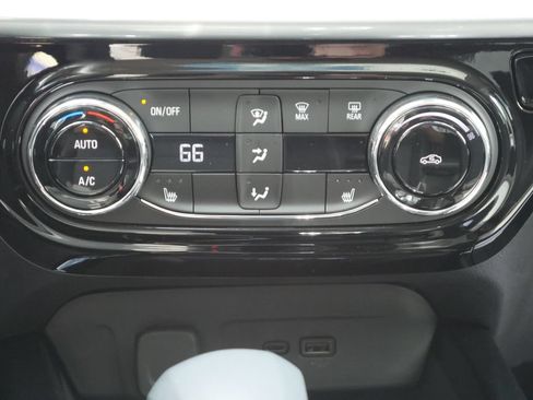 New 2026 Chevrolet Trax LT w/ Sunroof Package FWD image 18