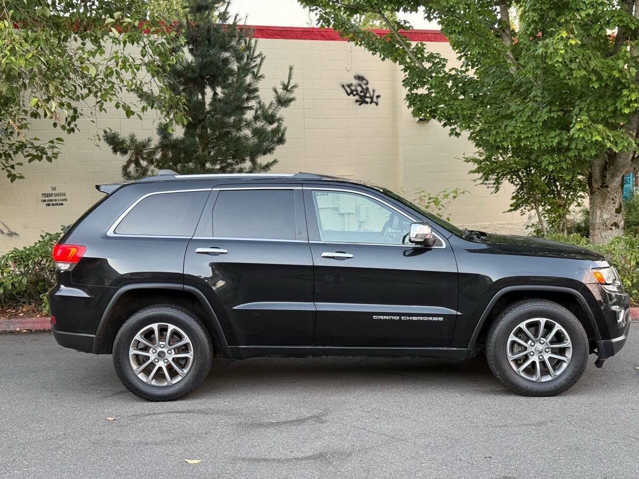 Used 2014 Jeep Grand Cherokee Limited AWD/4WD image 4
