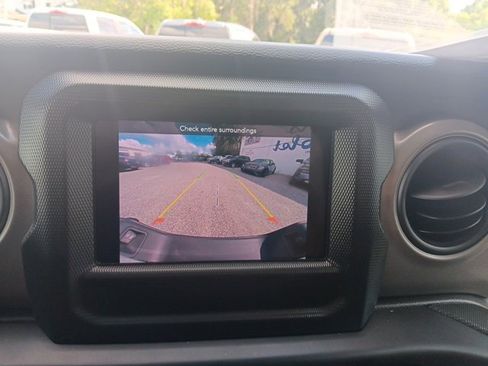 Used 2023 Jeep Gladiator Sport image 30