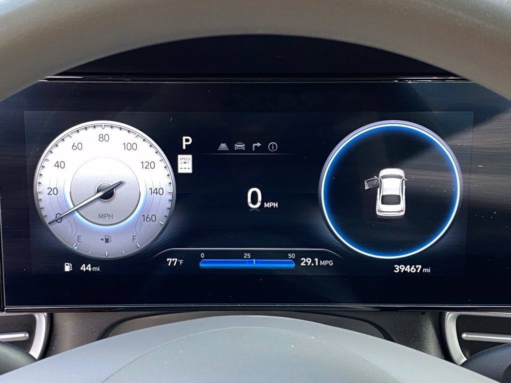 Used 2024 Hyundai Elantra SEL FWD image 17